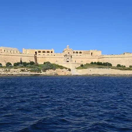 Cozy 1br In With Wifi, Ac And Comfy Bed By 360 Estates Gzira