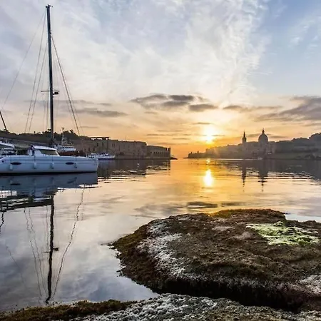 Apartamento Cozy 1br In With Wifi, Ac And Comfy Bed By 360 Estates Gzira